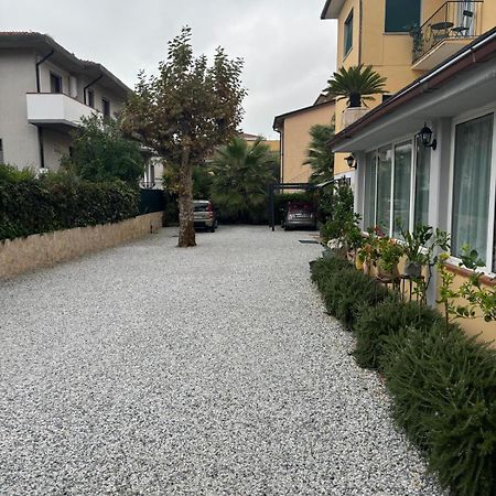 Casa Versilia Hotel Marina di Massa Luaran gambar