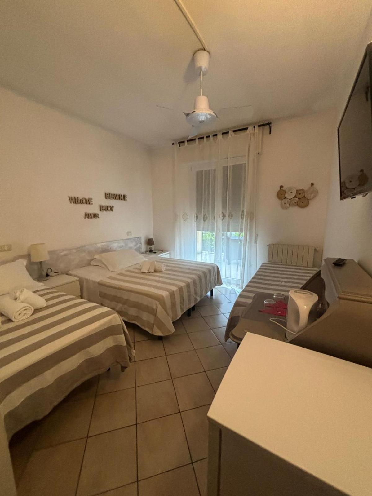 Casa Versilia Hotel Marina di Massa Luaran gambar